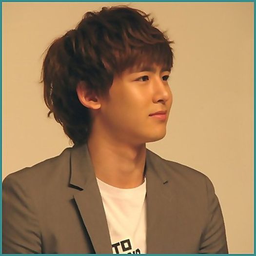 ;. Nu tu le-ai facut,cand ai taiat-o pe Hwa?:-? Ciudat :-? #O lasa.