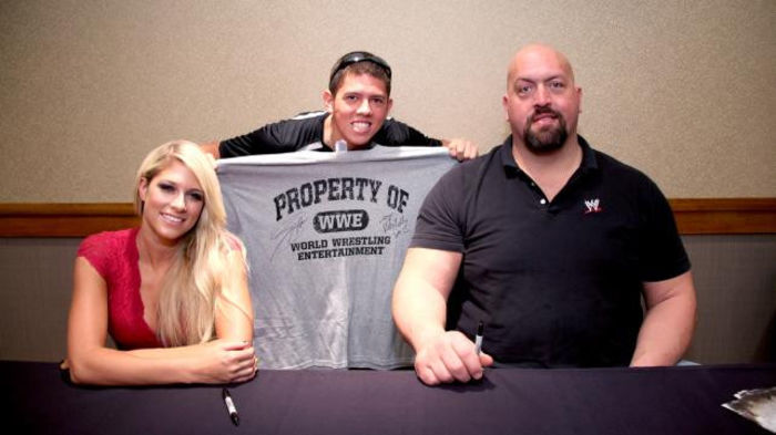 10_SS08182012js_430 - Kelly Kelly and Big Show autograph signing at SummerSlam