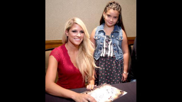 12_SS08182012js_454 - Kelly Kelly and Big Show autograph signing at SummerSlam