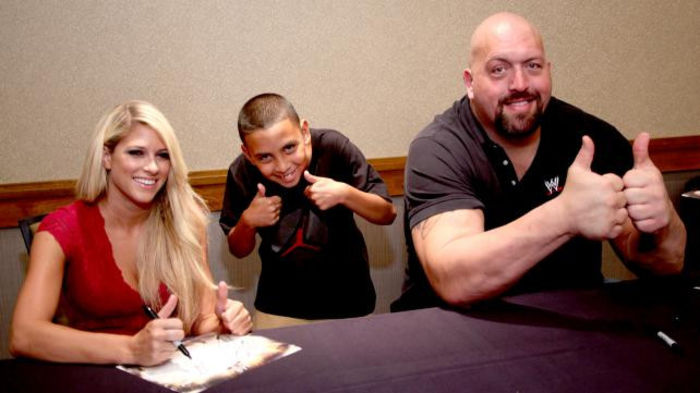 13_SS08182012js_461 - Kelly Kelly and Big Show autograph signing at SummerSlam