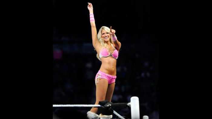 RAW_1002_Photo_137 - Kelly Kelly vs Eve Torres