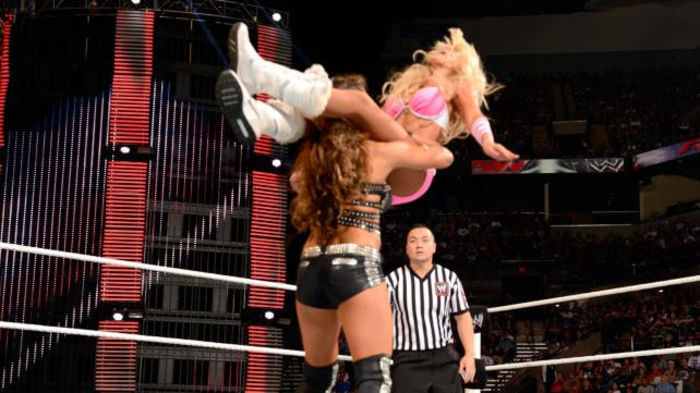 RAW_1002_Photo_146 - Kelly Kelly vs Eve Torres