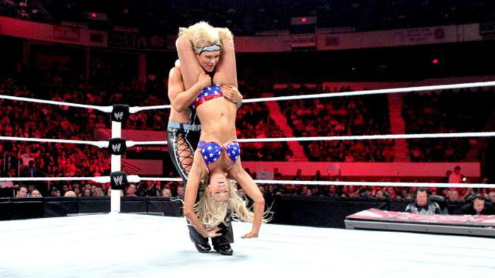 RAW_991_Photo_088 - Kelly Kelly vs Beth Phoenix