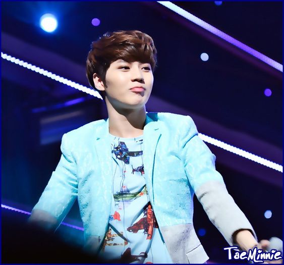 x. Pe la SM..Lui Onew îi e `dor` de tinee..:)) :o3 *o ia de mână,pleacă*.