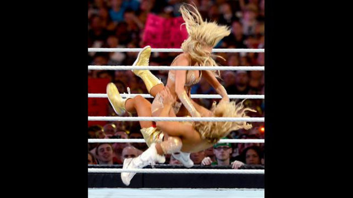 WM28_Photo_126-1 - Kelly Kelly and Maria Menounos vs Beth Phoenix and Eve