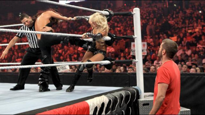 RAW_973_Photo_061 - Kelly Kelly and Alicia Fox vs The Bella Twins