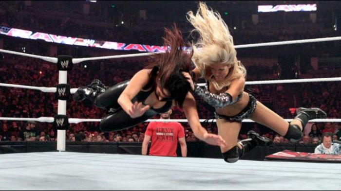 RAW_973_Photo_065 - Kelly Kelly and Alicia Fox vs The Bella Twins