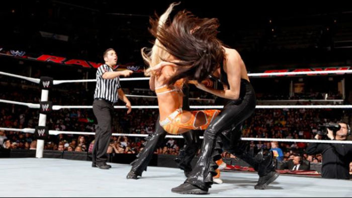 RAW_971_Photo_086 - Kelly Kelly and Eve vs The Bella Twins