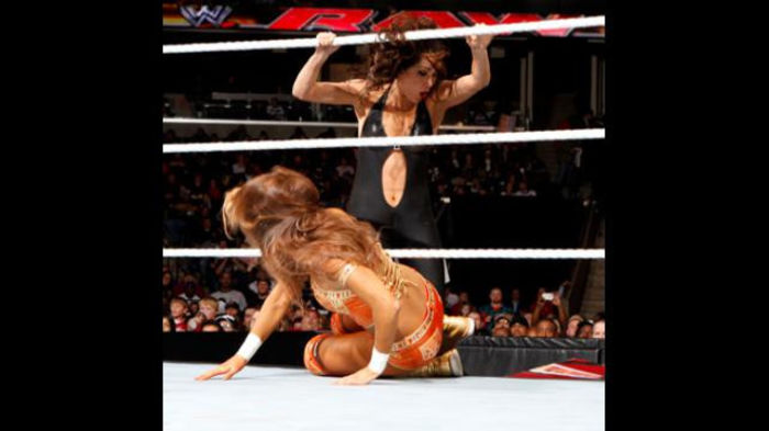 RAW_971_Photo_088 - Kelly Kelly and Eve vs The Bella Twins