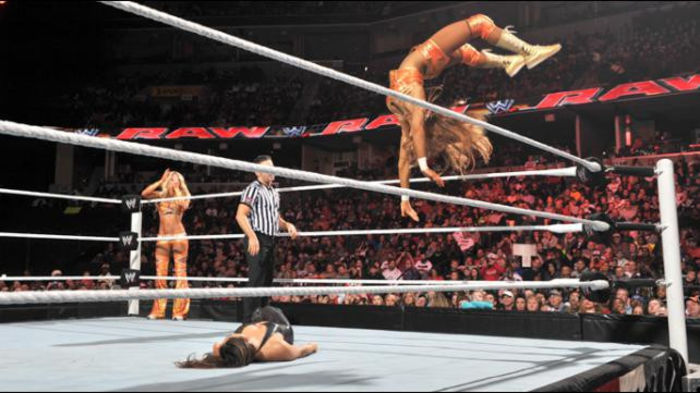 RAW_971_Photo_089 - Kelly Kelly and Eve vs The Bella Twins