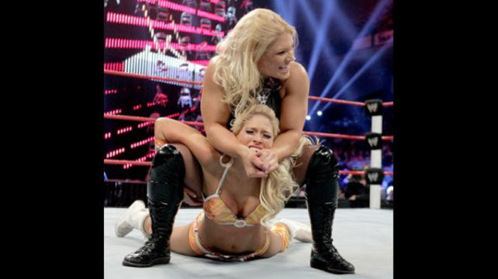 TLC11_Photo_100 - Kelly Kelly vs Beth Phoenix 2