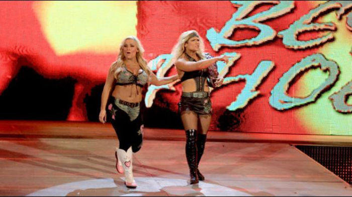 RAW_967_Photo_054 - Kelly Kelly and Eve vs Beth Phoenix and Natalya