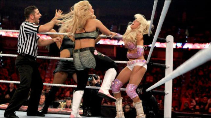 RAW_967_Photo_055 - Kelly Kelly and Eve vs Beth Phoenix and Natalya