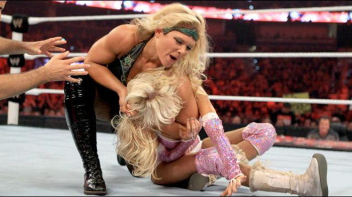 RAW_967_Photo_060 - Kelly Kelly and Eve vs Beth Phoenix and Natalya