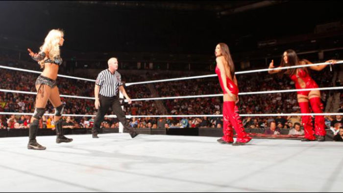 RAW_966_Photo_044 - Kelly Kelly and Alicia Fox vs The Bella Twins 2