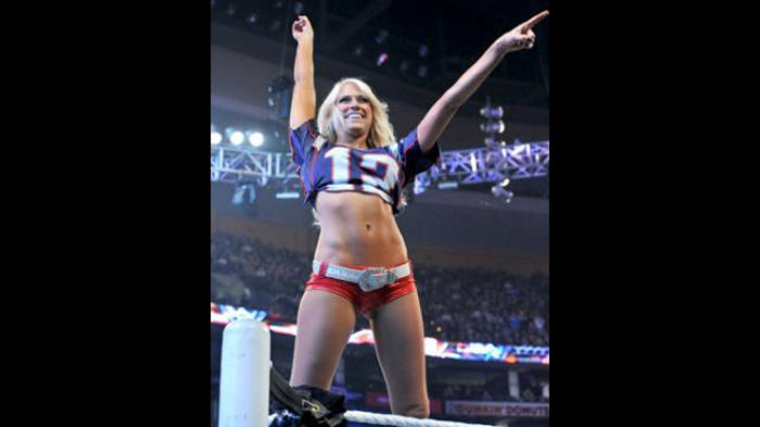 RAW_964_Photo_118 - Kelly Kelly vs Natalya