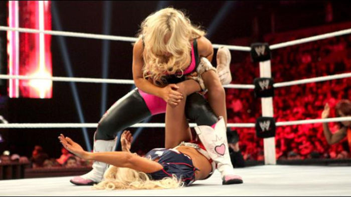 RAW_964_Photo_121 - Kelly Kelly vs Natalya