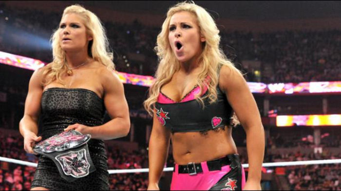 RAW_964_Photo_124 - Kelly Kelly vs Natalya