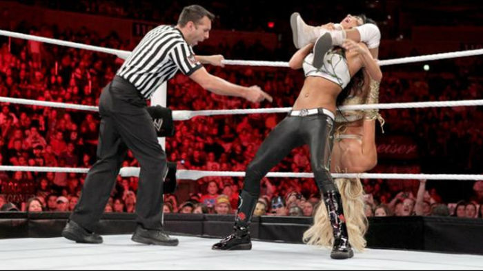 RAW_959_Photo_089 - Kelly Kelly and Eve vs Tamina and Rosa Mendes