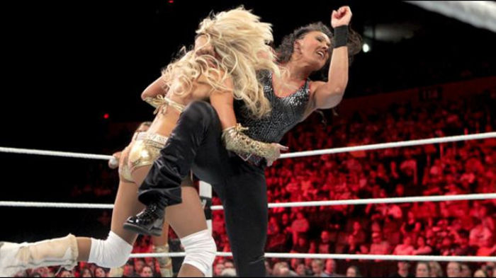 RAW_959_Photo_091 - Kelly Kelly and Eve vs Tamina and Rosa Mendes