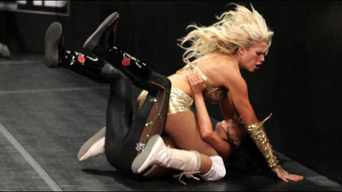 RAW_959_Photo_094 - Kelly Kelly and Eve vs Tamina and Rosa Mendes