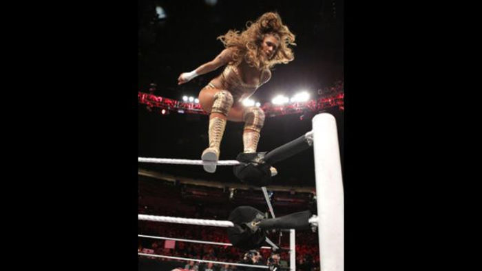 RAW_959_Photo_096 - Kelly Kelly and Eve vs Tamina and Rosa Mendes