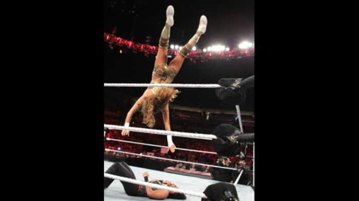 RAW_959_Photo_097 - Kelly Kelly and Eve vs Tamina and Rosa Mendes