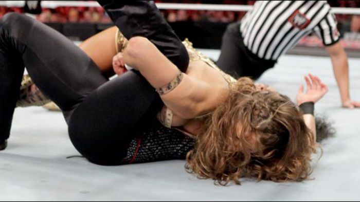 RAW_959_Photo_099 - Kelly Kelly and Eve vs Tamina and Rosa Mendes