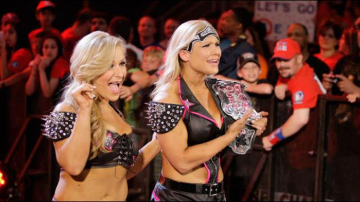 RAW_958_Photo_063 - Kelly Kelly and Eve vs Beth Phoenix and Natalya 2