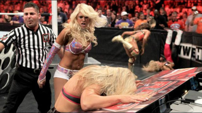 RAW_958_Photo_069 - Kelly Kelly and Eve vs Beth Phoenix and Natalya 2