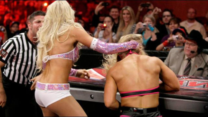 RAW_958_Photo_071 - Kelly Kelly and Eve vs Beth Phoenix and Natalya 2