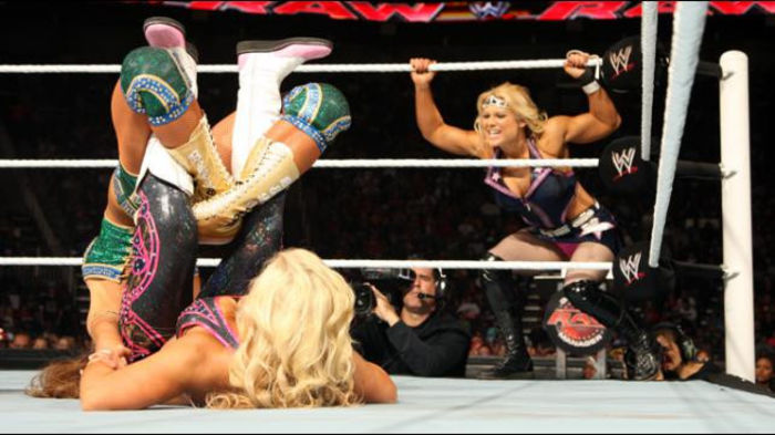 RAW_957_Photo_049 - Kelly Kelly and Eve vs Beth Phoenix and Natalya 3
