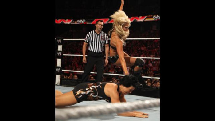 RAW_955_Photo_113 - Kelly Kelly vs Vickie Guerrero