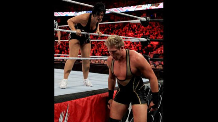 RAW_955_Photo_117 - Kelly Kelly vs Vickie Guerrero