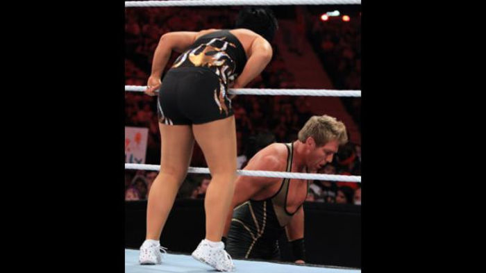 RAW_955_Photo_118 - Kelly Kelly vs Vickie Guerrero