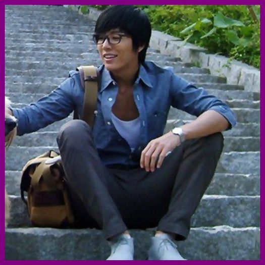 >> {se aseaza pe scari} Asa-i..Jung Ah nu a facut nimic..sunt martor.:>.Altcineva a facut-o..;;):-s.