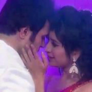 276463_337981619576677_1592145607_n - Asha Negi si Rithvik Dhanjani poze COOL