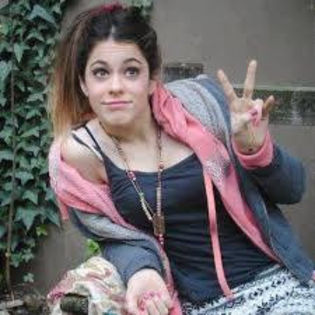 644432_156010347896862_1440980985_n - POZE CU VIOLLETA