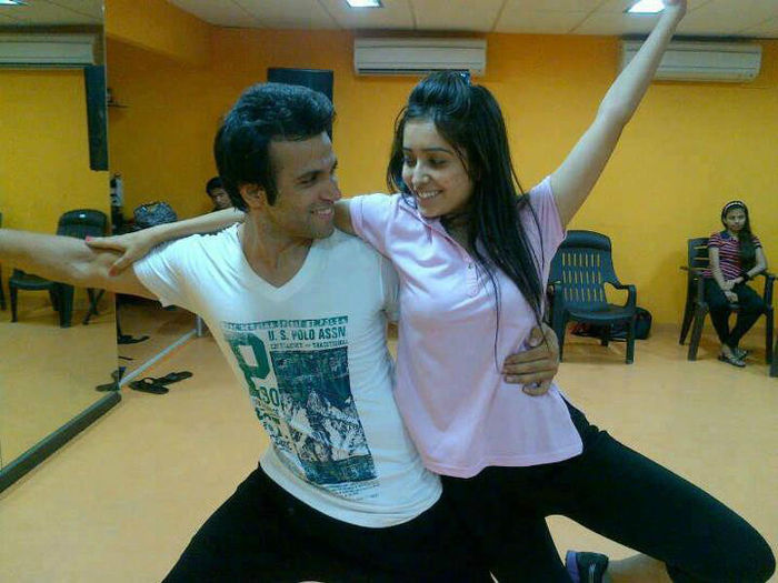 602413_366207450136312_273612625_n - Asha Negi si Rithvik Dhanjani poze COOL