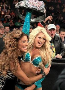 FK4APPgmt1k - In the ring