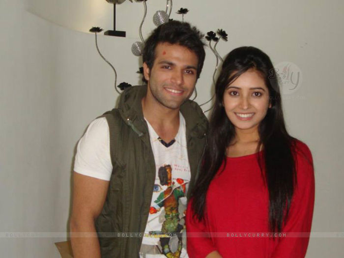 241849-asha-negi-rithvik-dhanjani - Asha Negi si Rithvik Dhanjani poze COOL