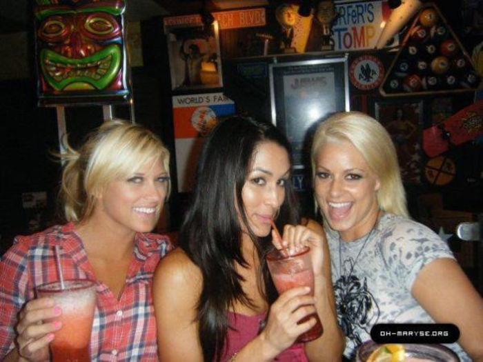 ln - Kelly Kelly and Maryse Ouellet