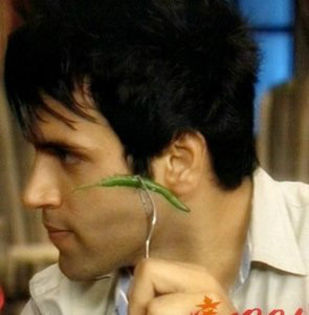 2439271_1329314547213_74res_295_300