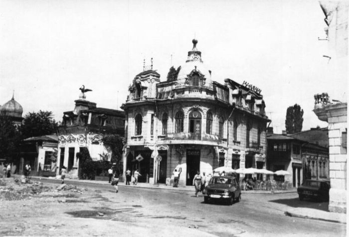 310687_616053221757692_764410475_n