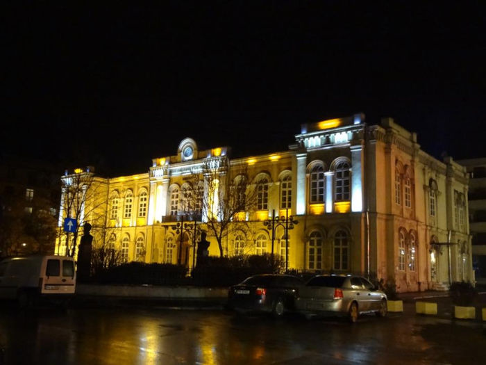 Actualul Muzeu de Istorie si Arheologie Prahova, fostul Gimnaziu de baieti Sf. Petru si Pavel. Const