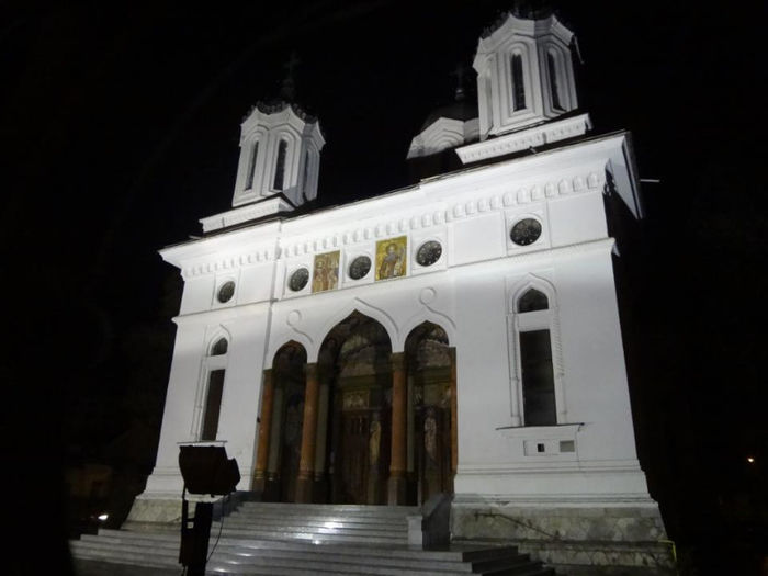 Biserica Sfintii Imparati Constantin si Elena zidita in anul 1894 dupa planurile arhitectului Toma N