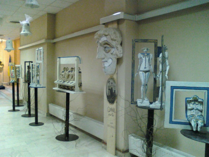 foyerul Teatrului Toma Caragiu - PLOIESTIUL meu drag