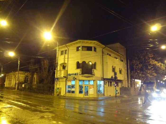 Intersectie strada Mihai Bravu cu strada Nicolae Balcescu - PLOIESTIUL meu drag