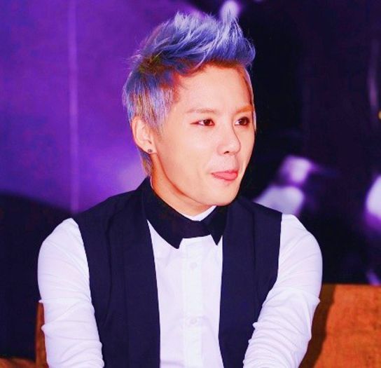 5bafa40f4bfbfbed643027d - D _ Junsu