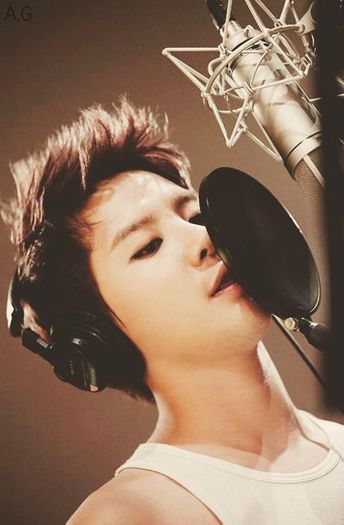 527165_281665945275308_1536773318_n_large - D _ Junsu